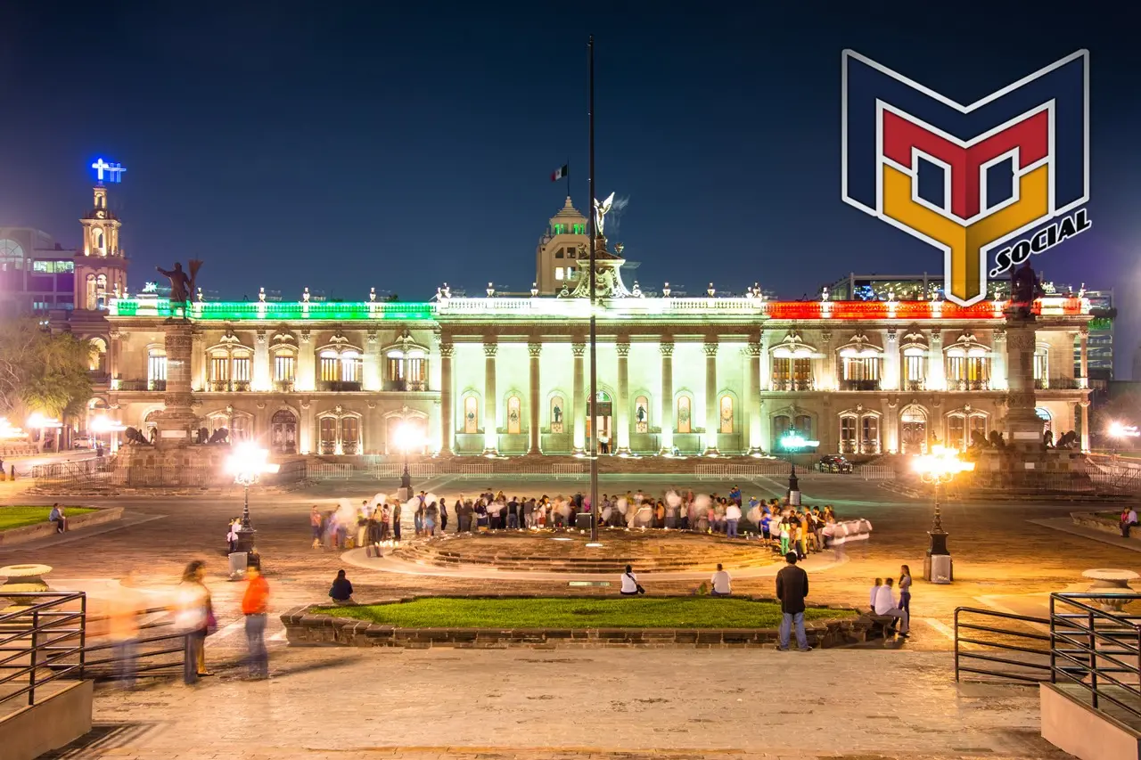 El Palacio de Gobierno del estado de Nuevo León. Fotografía nocturna