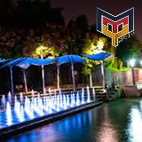 Fuentes a la orilla del paseo Santa Lucia en el centro de Monterrey, Nuevo León