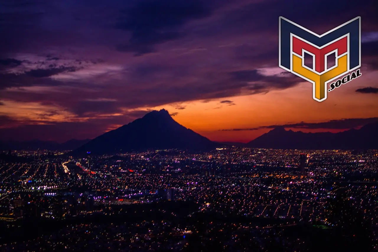 Atardecer/Anochecer en la zona Metropolitana de Monterrey, Nuevo León