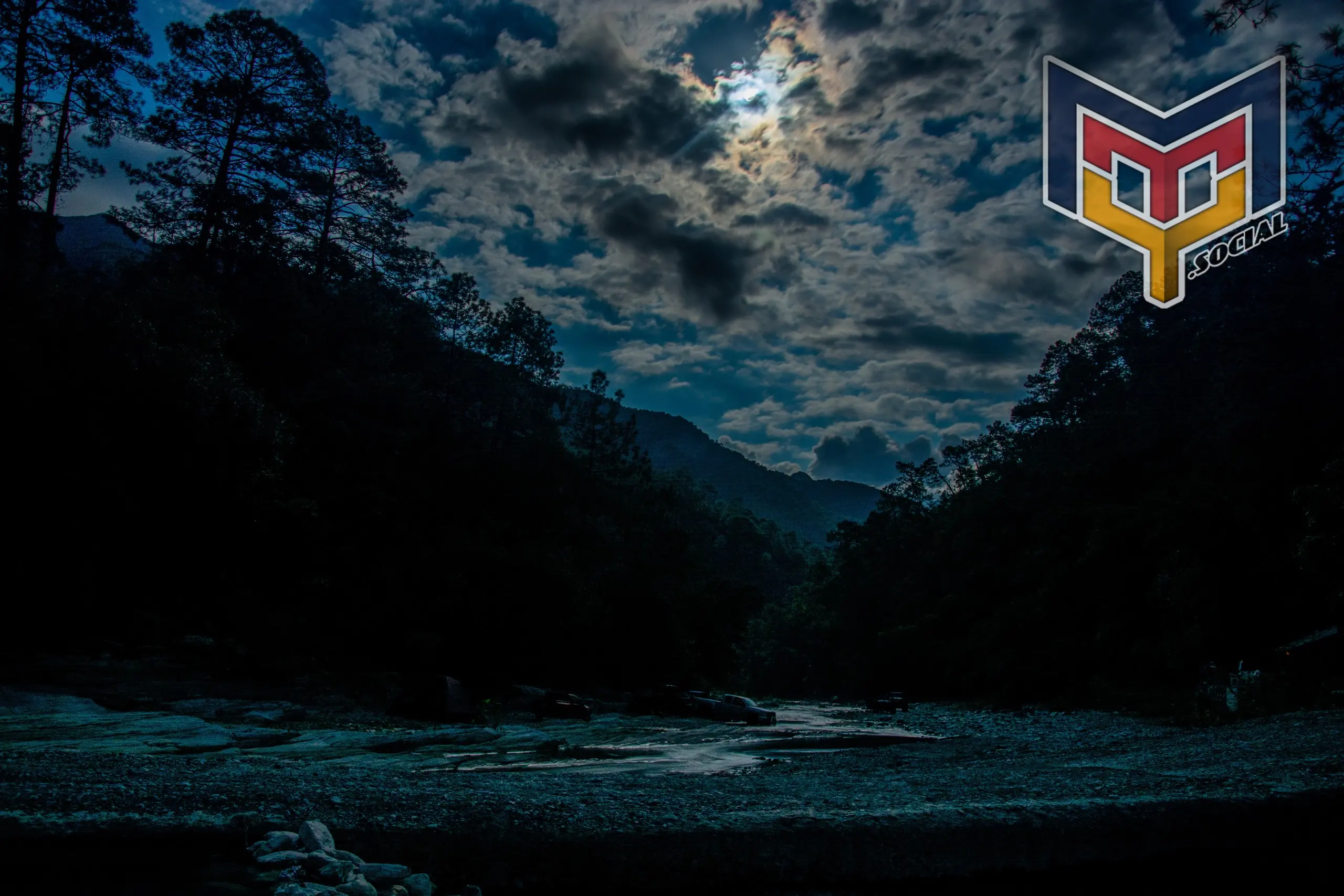 Las Adjuntas de noche - 30 de Agosto del 2015 - Cañon acuatico en Villa de Santiago, Nuevo León | Colecciones multimedia | Mty.social