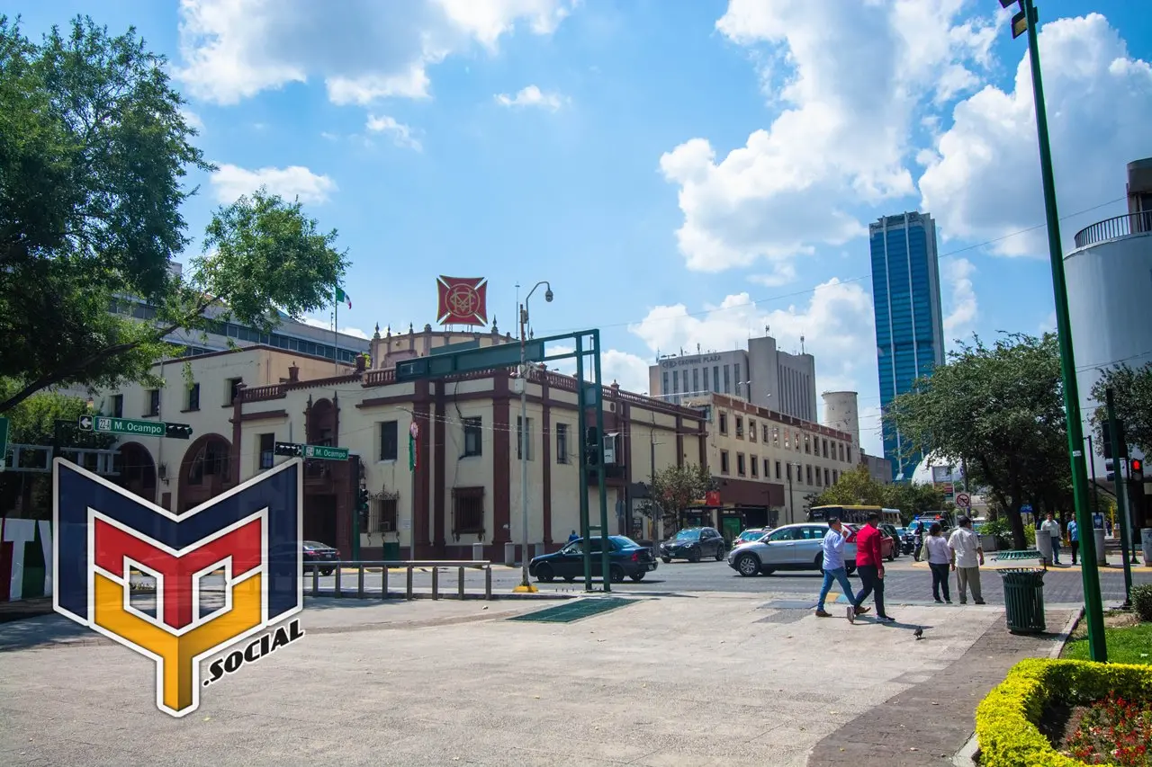 Bonita vista del centro de Monterrey en su macroplaza